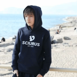 SCIURUS KIDS Hoodie bl med hvidt tryk til drenge