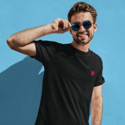 SCIURUS klassiske T-shirt sort med rødt broderet logo til herre