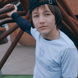 SCIURUS KIDSikoniske T-shirttil drenge i turkis med blt tryk