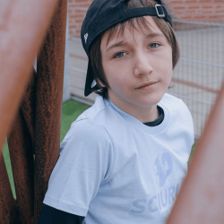 SCIURUS KIDSikoniske T-shirttil drenge i turkis med blt tryk