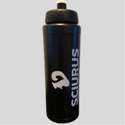 SCIURUS drikkedunk i sort med hvidt tryk